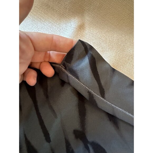 Athleta Womens Salutation Stash Pocket 7/8 Legging Gray Zebra Stripe Size Small - Picture 6 of 15
